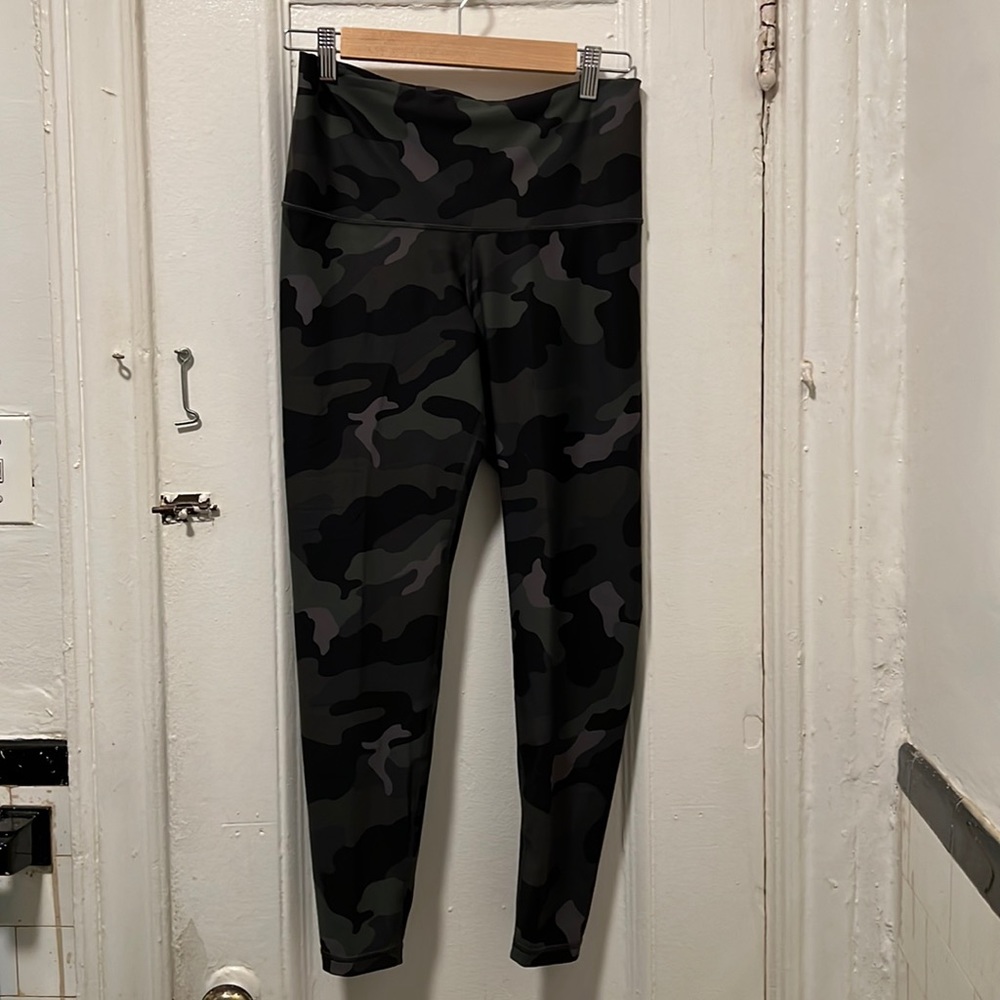 Old Navy Active Powersoft Green Camo Leggings Size Petite L